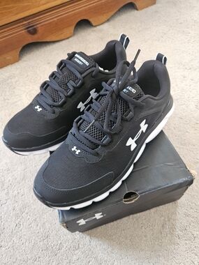 NWT Under Armour Charged Black Athletic Sneakers Size 10